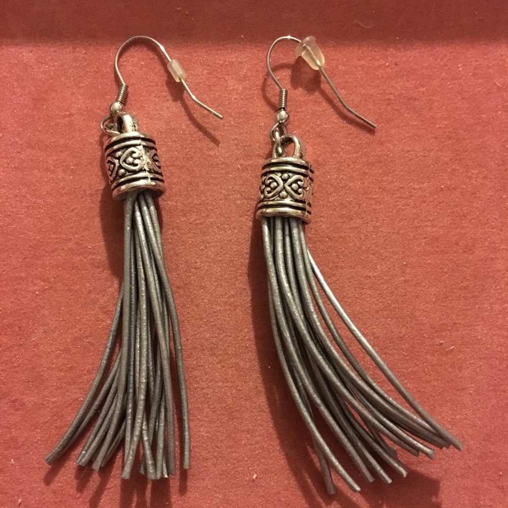 New very nice cool earrings/perfect for Dec 31!!